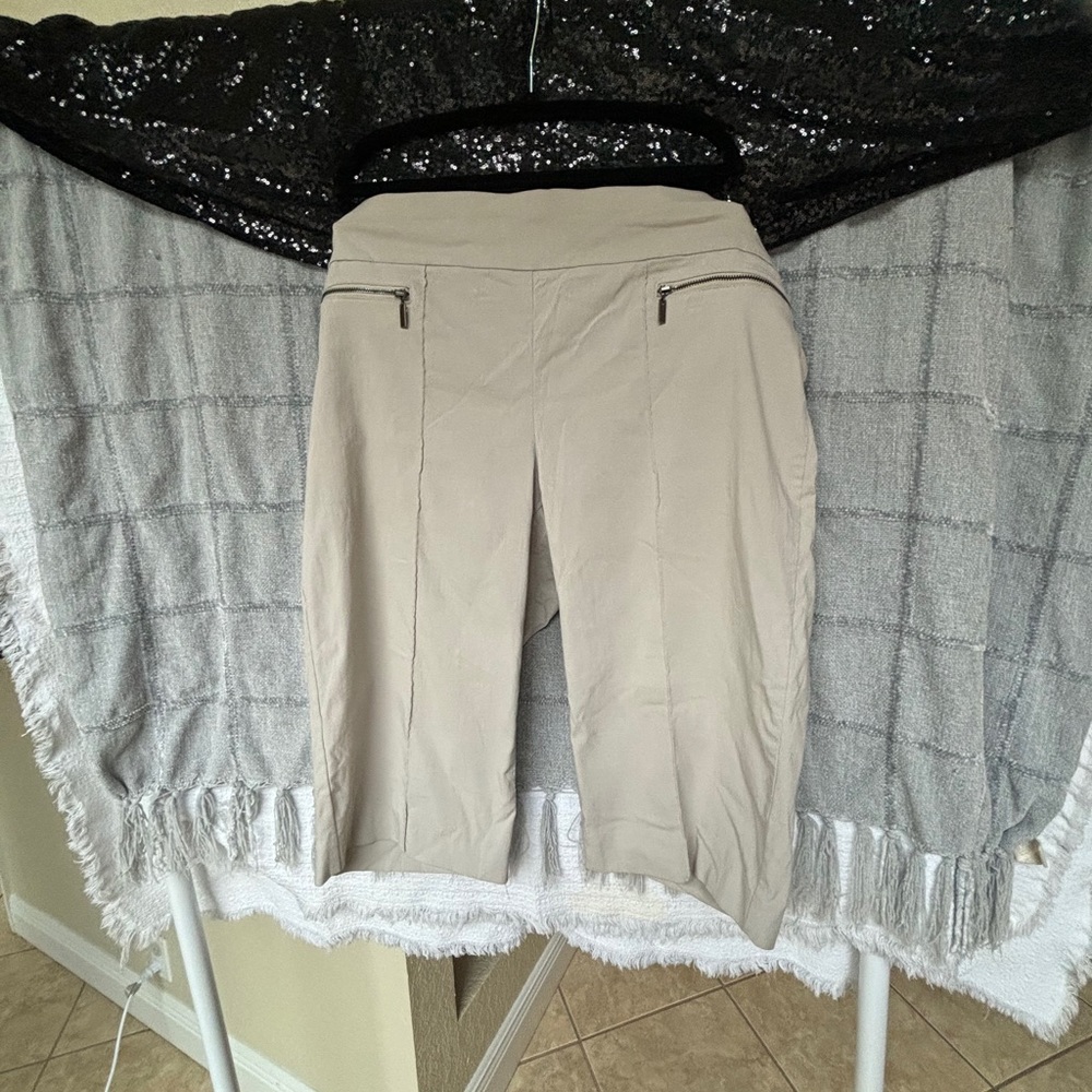 Khaki Bermuda